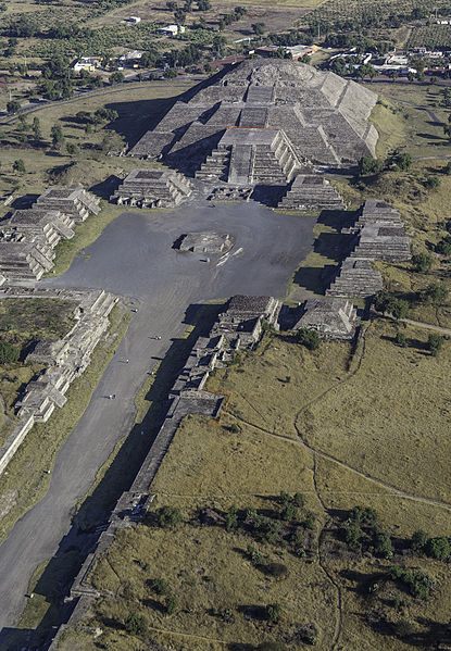 Misterio revelado: pasaje secreto al Inframundo bajo la Pirámide de la Luna en Teotihuacán