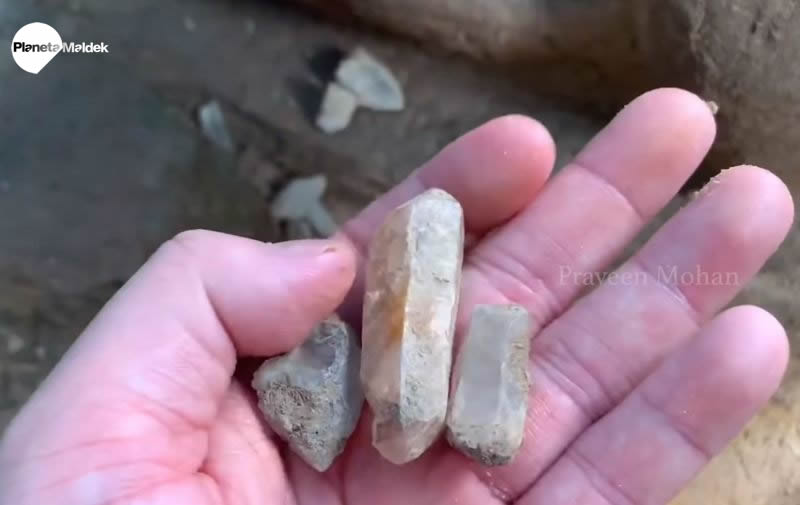 Hallan antiguos cristales de cuarzo en el interior de un tortuga de piedra en Camboya