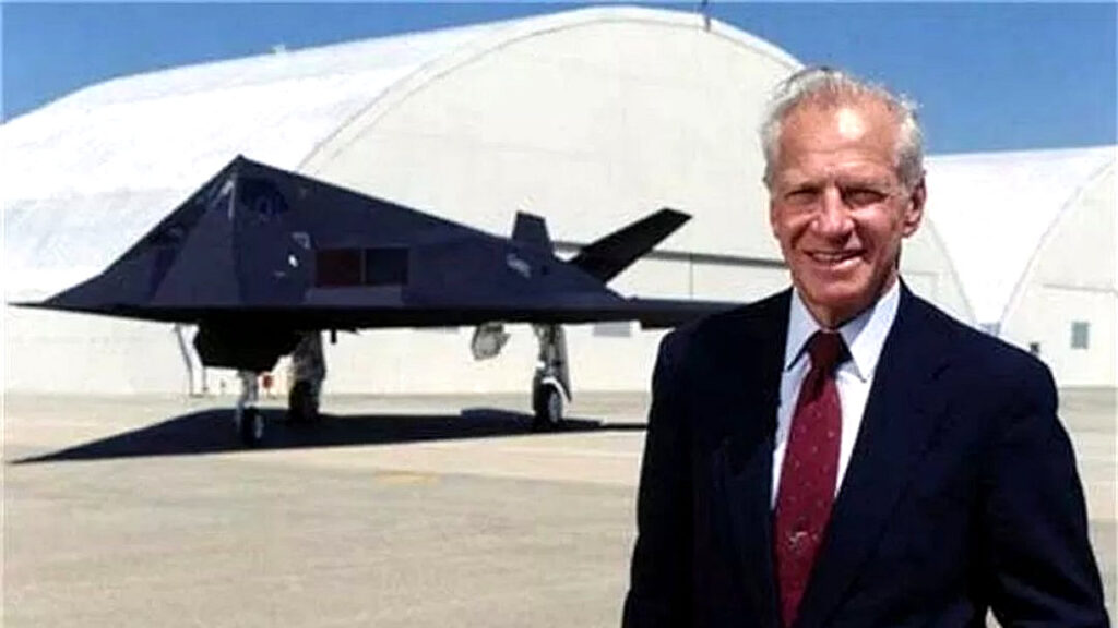Ben Rich antes de morir: "Ahora tenemos tecnología para llevar a los extraterrestres a casa"