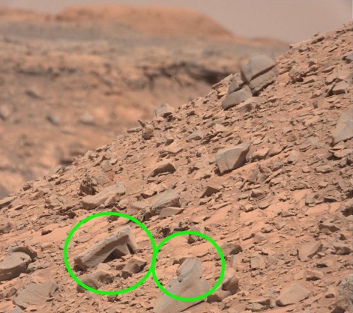 Una roca con "ángulos rectos" en Marte