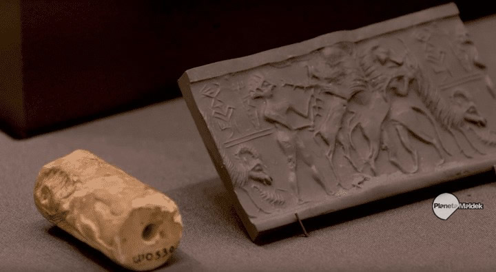 Sello cilíndrico encontrado en la tumba de la reina Puabi