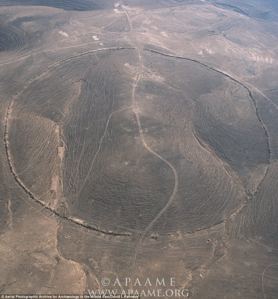 Círculos enormes en el desierto de Jordania
