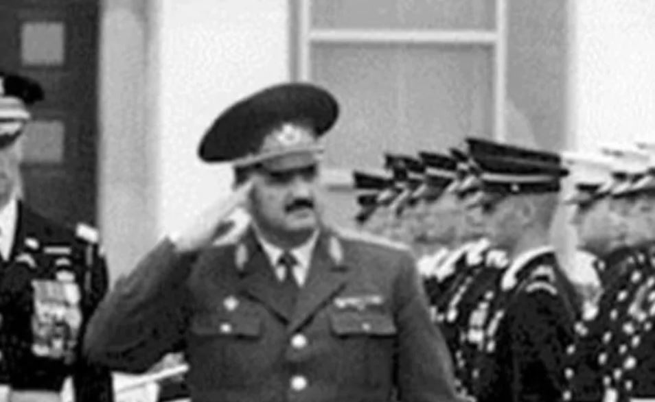 El Coronel General Maltsev revisó las tropas en el Pentágono durante su visita a Washington D.C. en 1996
