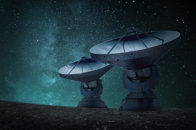 Radiotelescopios en el mundo entero detectan señales de radio provenientes del espacio profundo. © Imagen: ELG21 / Pixabay