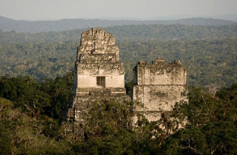 Restos de ciudad maya de Tikal en Guatemala
