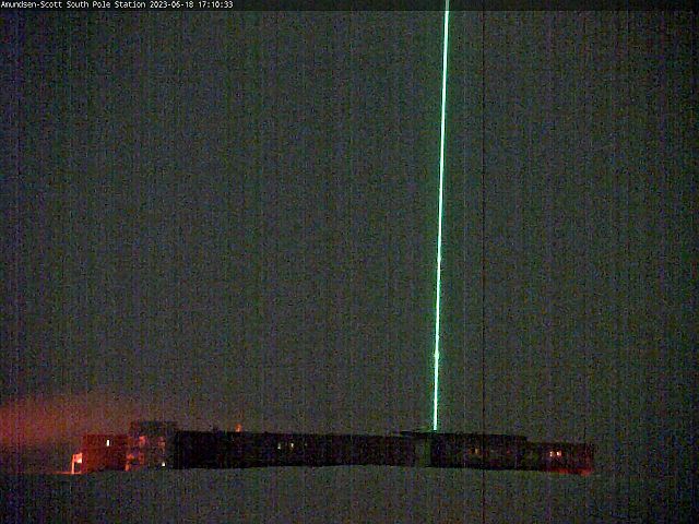 Láser verde lanzado al espacio desde la estación antártica Amundsen-Scott el 17 de junio de 2023