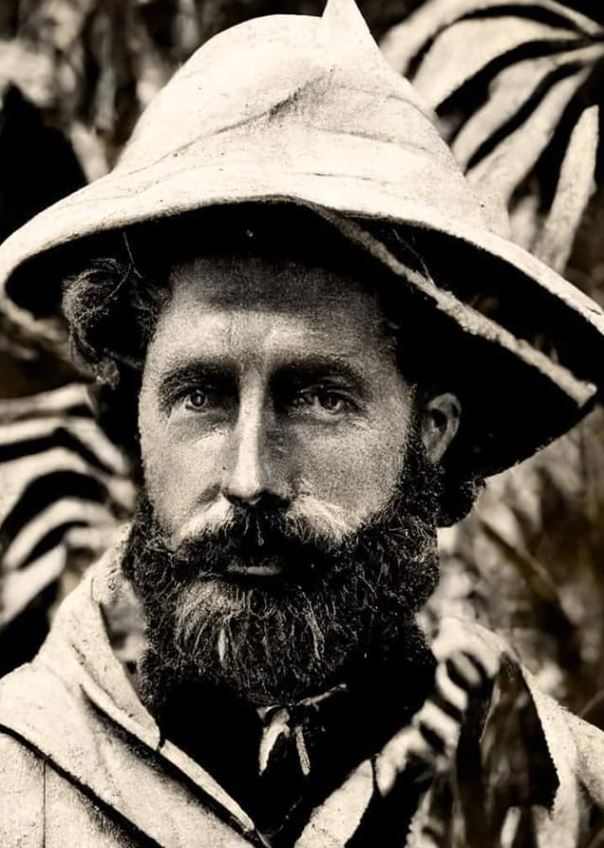 El explorador británico Alfred Isaac Midleton