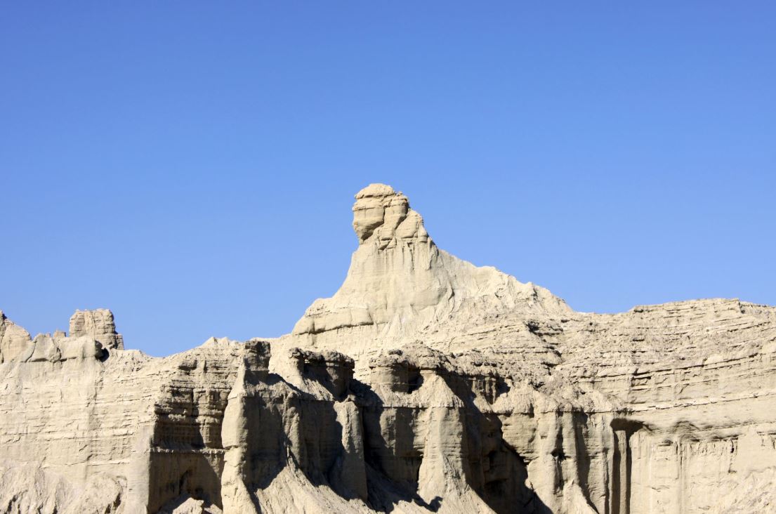 La forma de la Esfinge de Baluchistán es muy parecida al diseño y las proporciones de la Esfinge egipcia