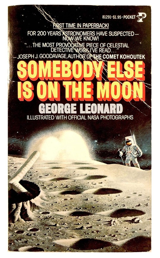 Portada del libro "Somebody Else Is On The Moon"