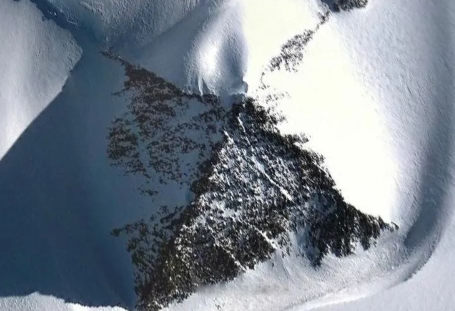 Pirámide antigua en la Antártida