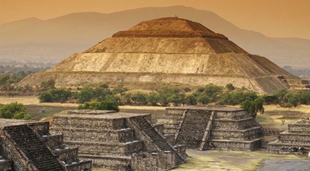 Uno de los mayores misterios que rodean la historia de Teotihuacán es sin duda la gran presencia de mica hallada en las pirámides de esta gran ciudad antigua.